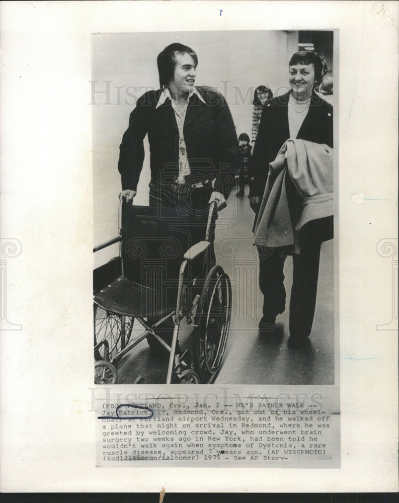 1975 Press Photo Jay Patrick, Dystonia Sufferer, Walks Again After Brain Surgery - Historic Images