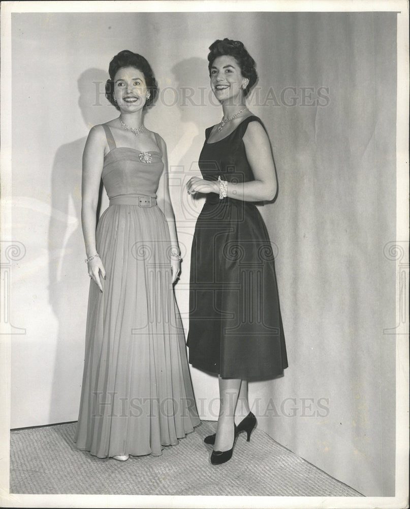 1956 Press Photo Mrs Charles H Percy Mrs T Stanton Armour St Luke&#39;s Fashion Show - Historic Images