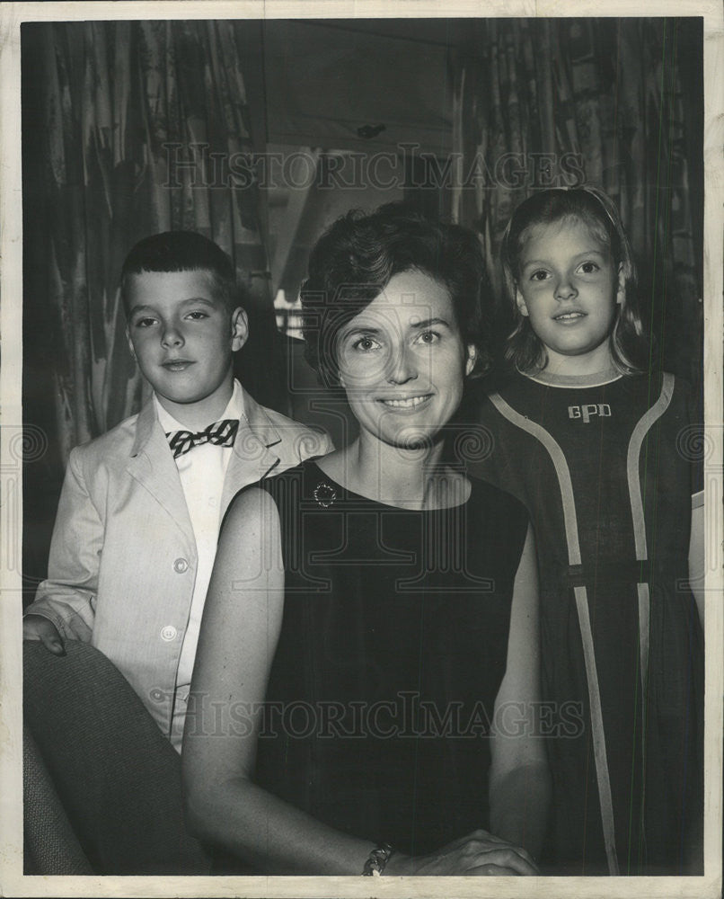 1961 Press Photo Mrs Charles Percy with children Mark &amp; Gale - Historic Images