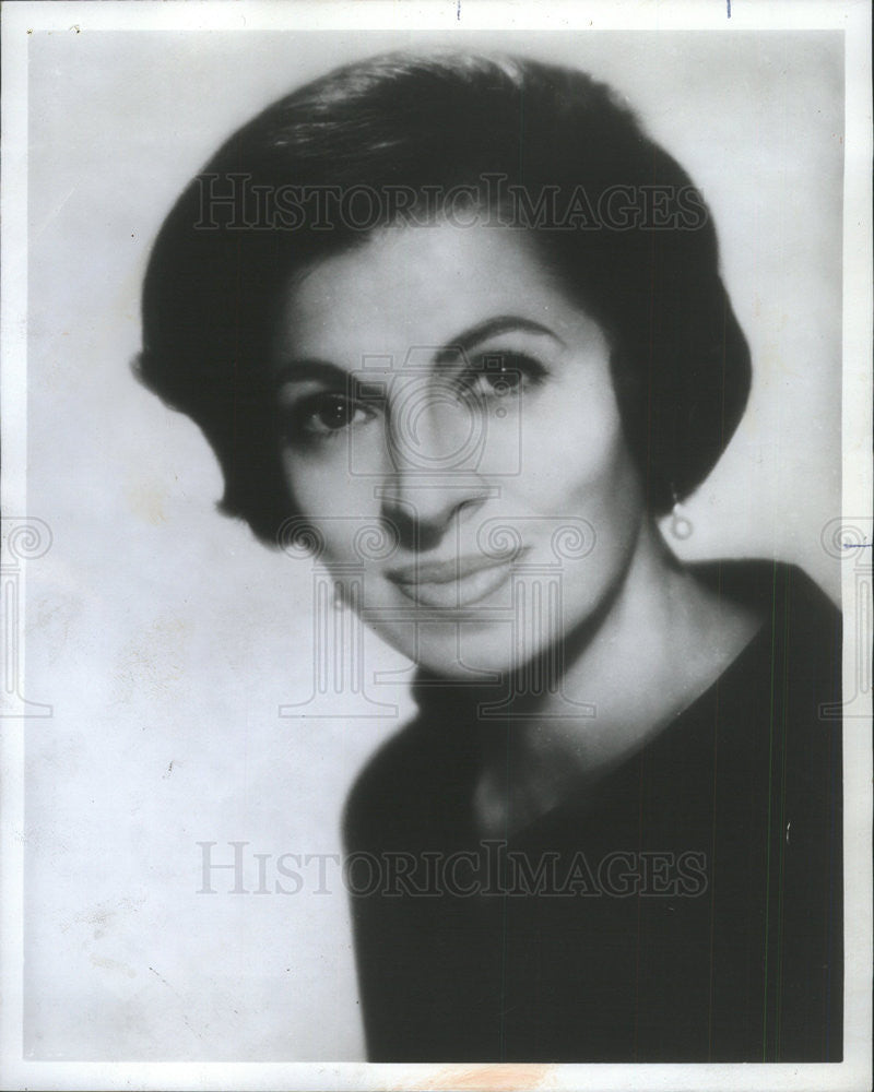 1971 Press Photo Rita A Perna Asst VP Montgomery Ward 1st Woman Officer - Historic Images