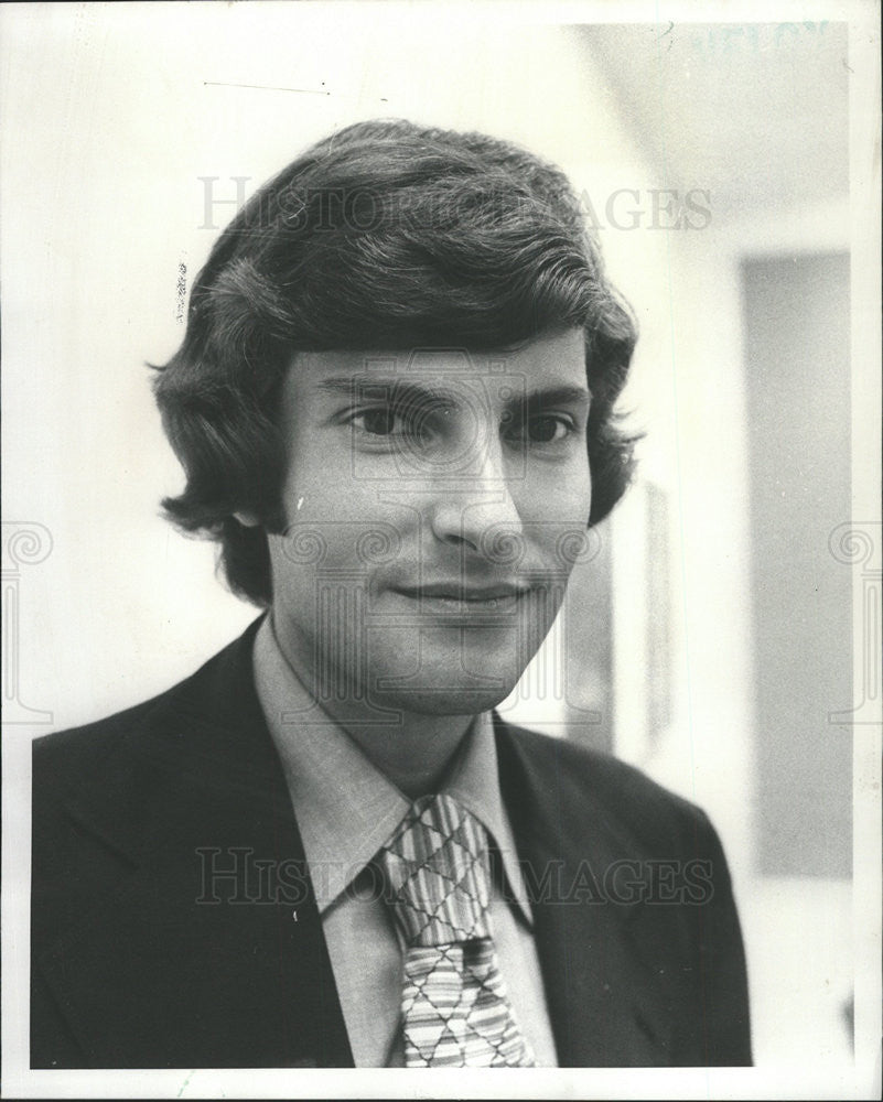 1975 Press Photo Alan J Perimutter Vice President LIncoln Property Co. - Historic Images