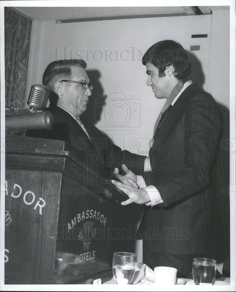1970 Press Photo Norman Pearlmutter Wins Medallion Award Of The Year - Historic Images