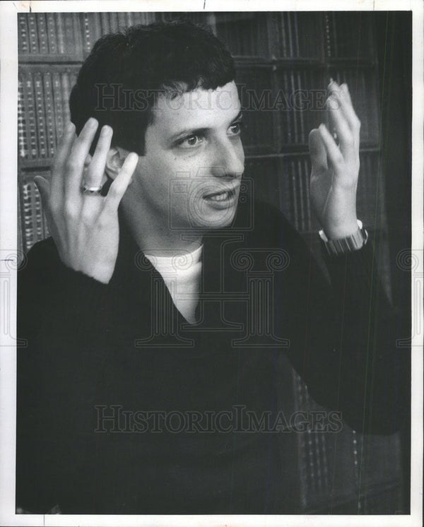 1977 Press Photo Ronald Gabriel Ron Palillo Back Kotter