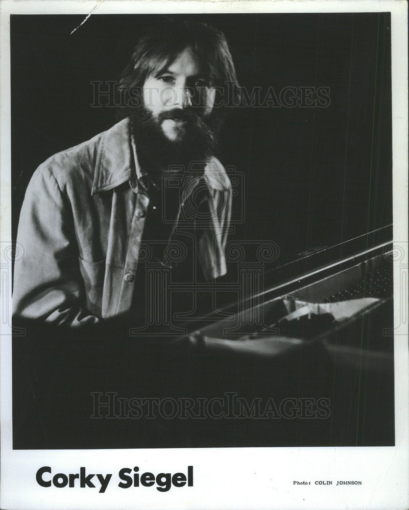 1981 Press Photo Corky Siegal Chicago Favorite on Piano and Harmonico - Historic Images