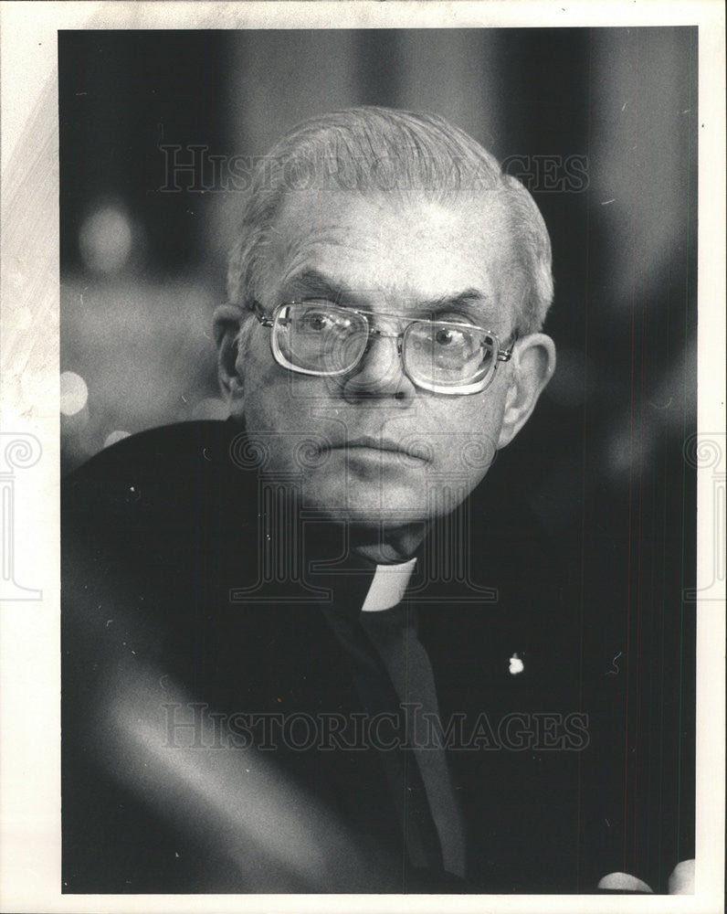 1987 Press Photo Edwin Lapinski Chicago Priest - Historic Images