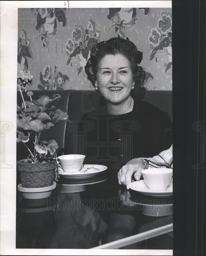 1968 Press Photo Mrs. John T. Moss Tearoom at Presbyterian - Historic Images