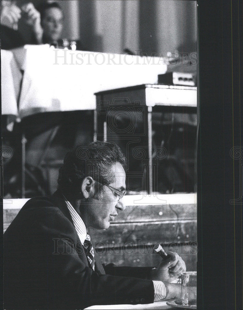 1974 Press Photo Joseph Moss, Nationwide Condominium Developer testifying. - Historic Images