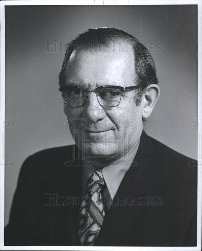 1974 Press Photo Stephen Mosny Manager Medical Department Chicago Transit - Historic Images