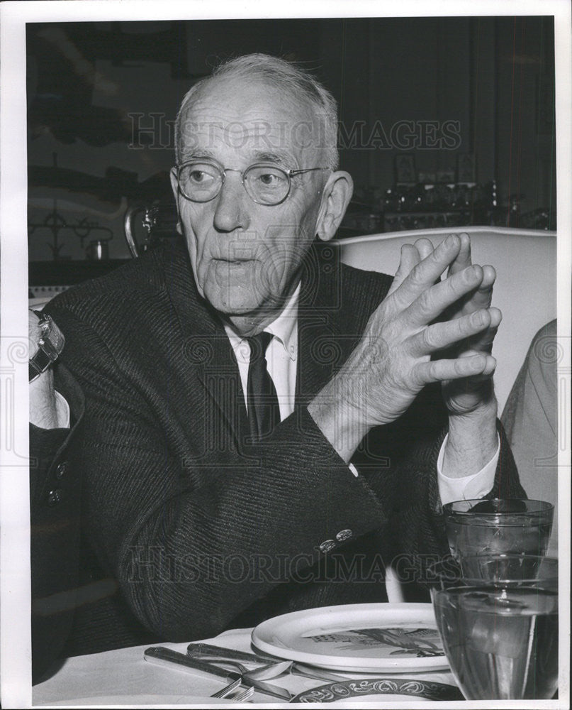 1961 Press Photo Joseph H Peck Women Book Author Braden Interviewed - Historic Images