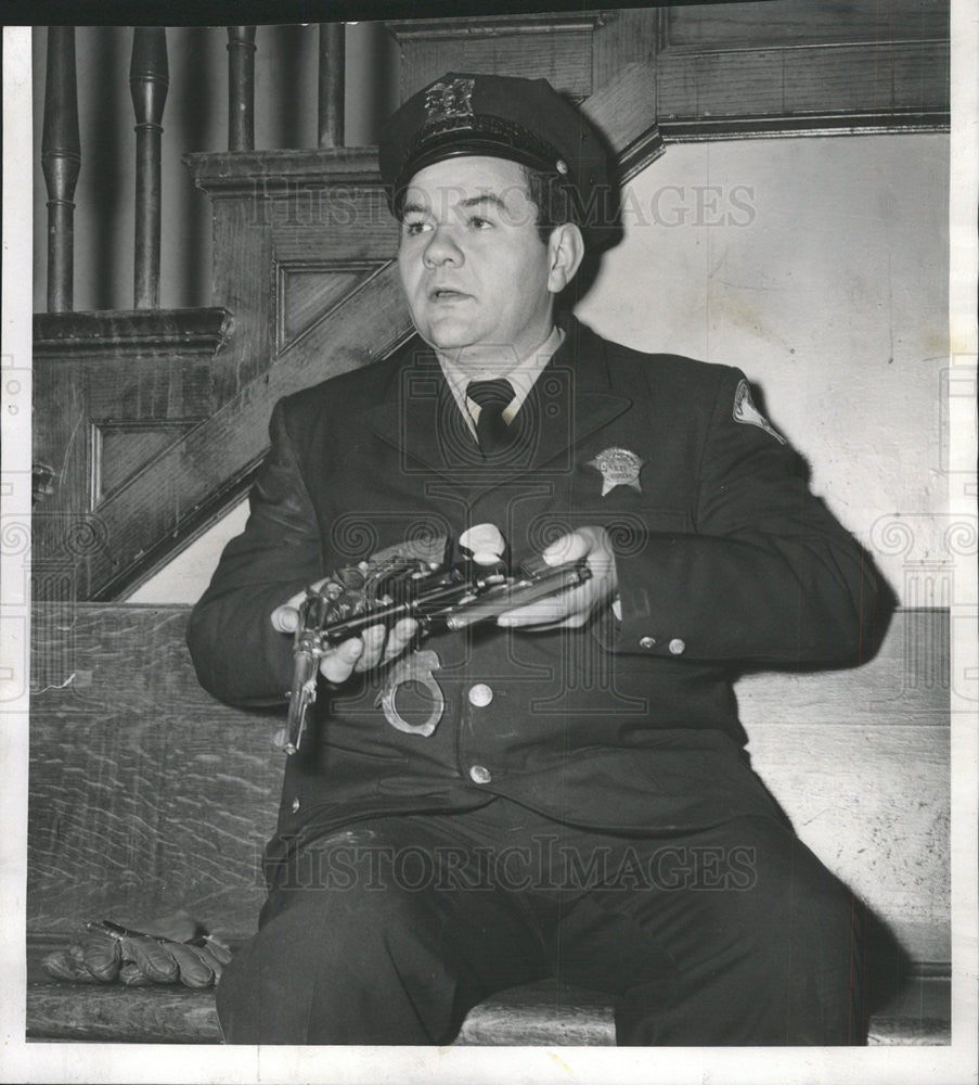 1959 Press Photo Policemen Gun - Historic Images