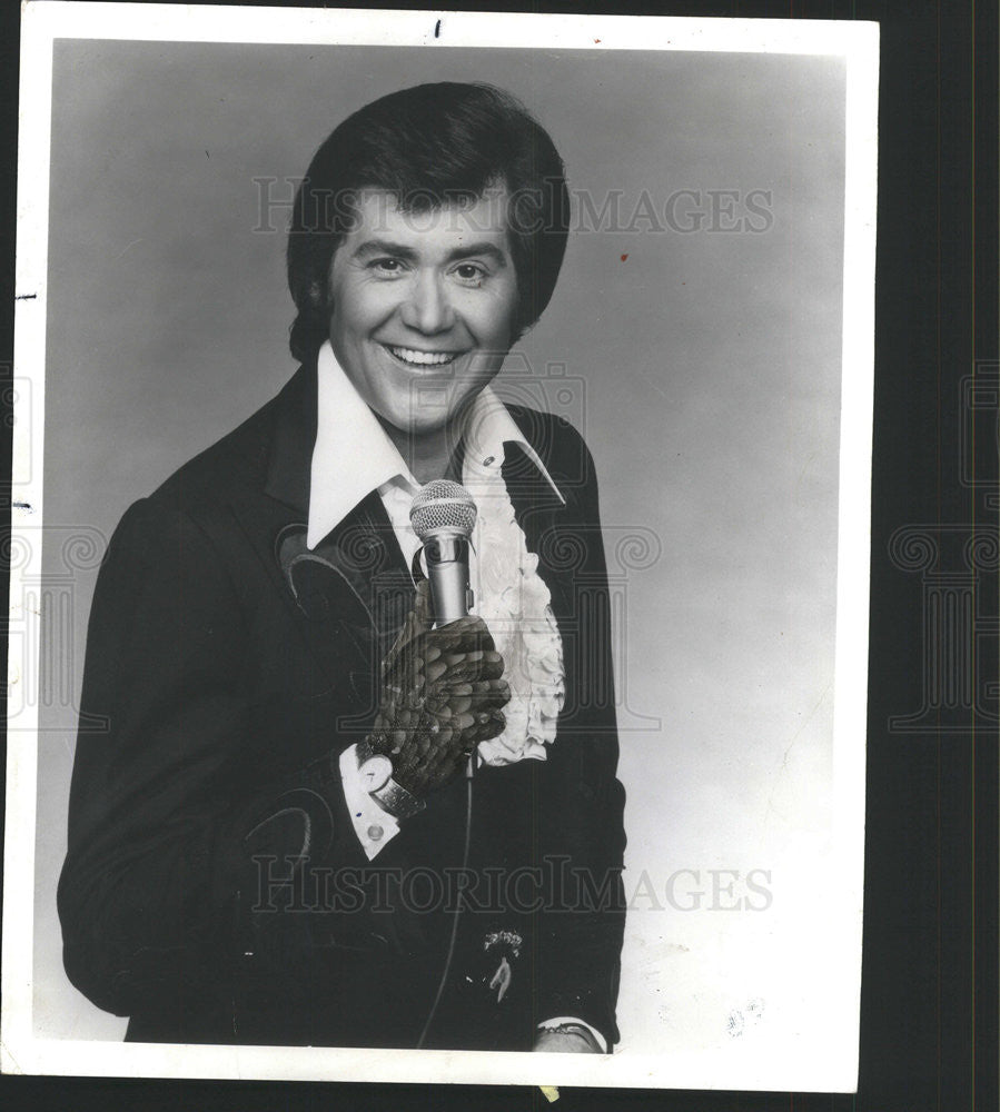 1977 Press Photo Wayne Newton performs at Mill Run Theater - Historic Images
