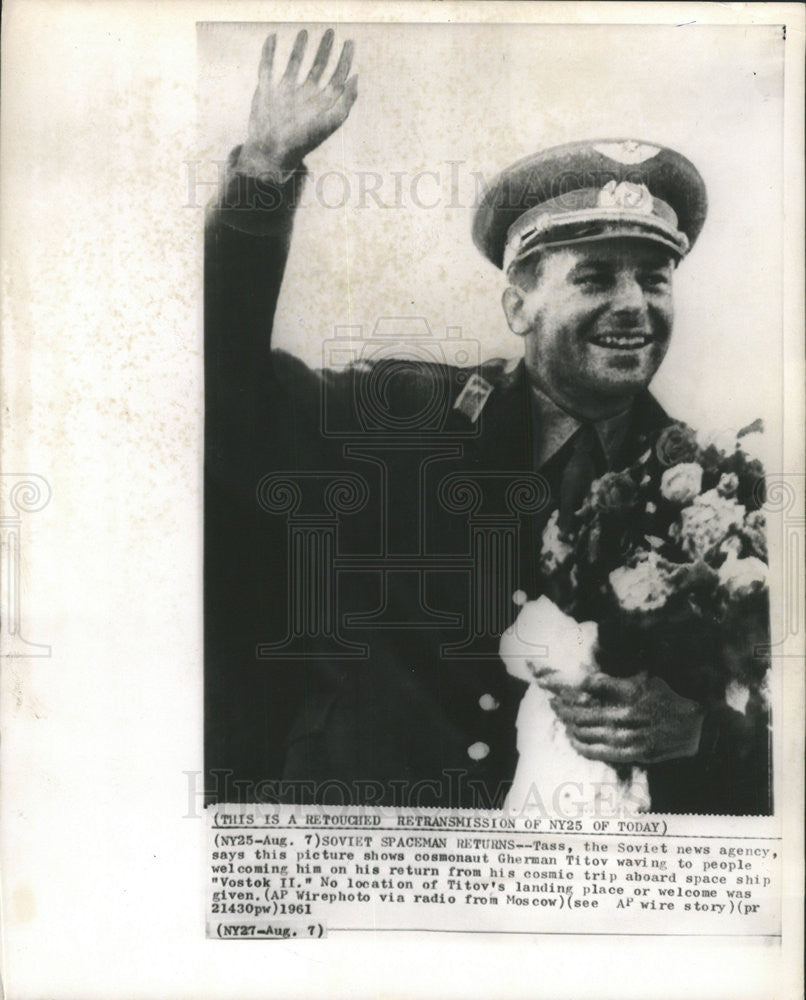 1961 Press Photo Cosmonaut Gherman Titov waving to crowd after return from space - Historic Images