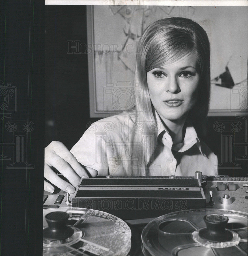 1968 Press Photo Singer Gloria Loring - Historic Images