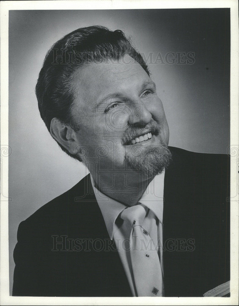 Press Photo Robert Penn as Mr. Peachum in &quot;The Threepenny Opera&quot; musical - Historic Images