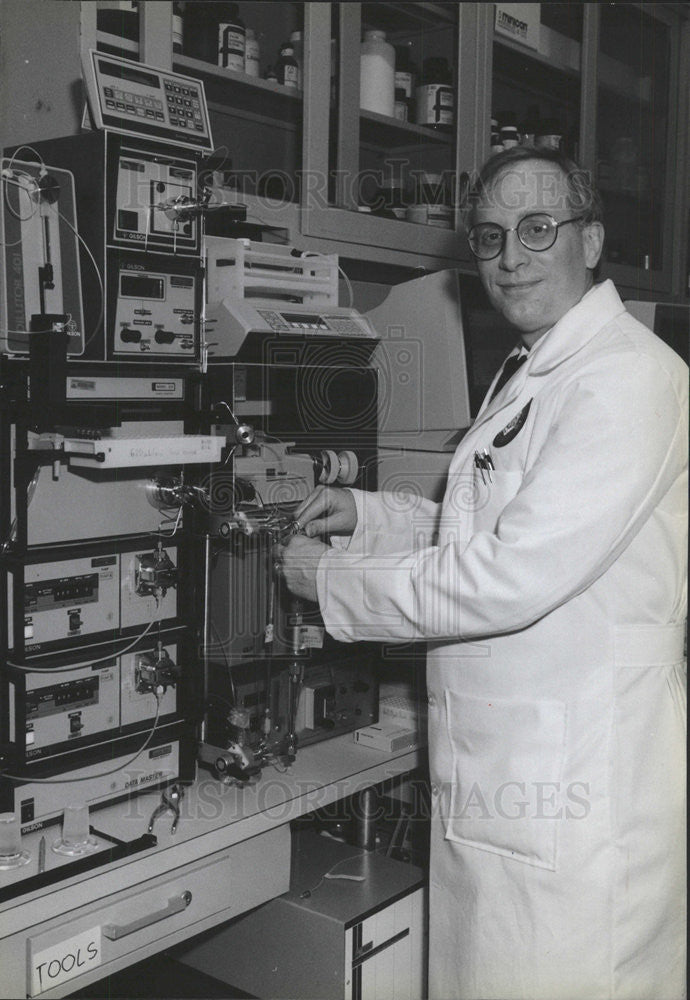 1989 Press Photo Charles Myers National Cancer Institute Head - Historic Images