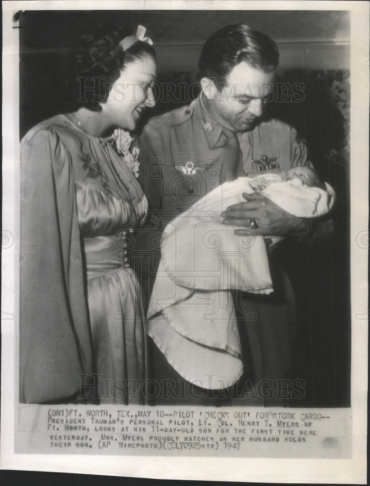 1947Press Photo Pres.Truman&#39;s personal pilot, Lt.Col. Henry T.Myers with his son - Historic Images