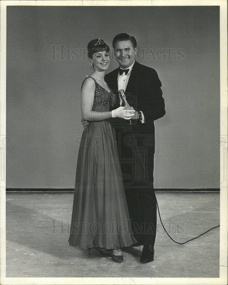 1964 Press Photo Vocalists Caroline Paul and Ernie McLean in &quot;Show Stoppers&quot; - Historic Images