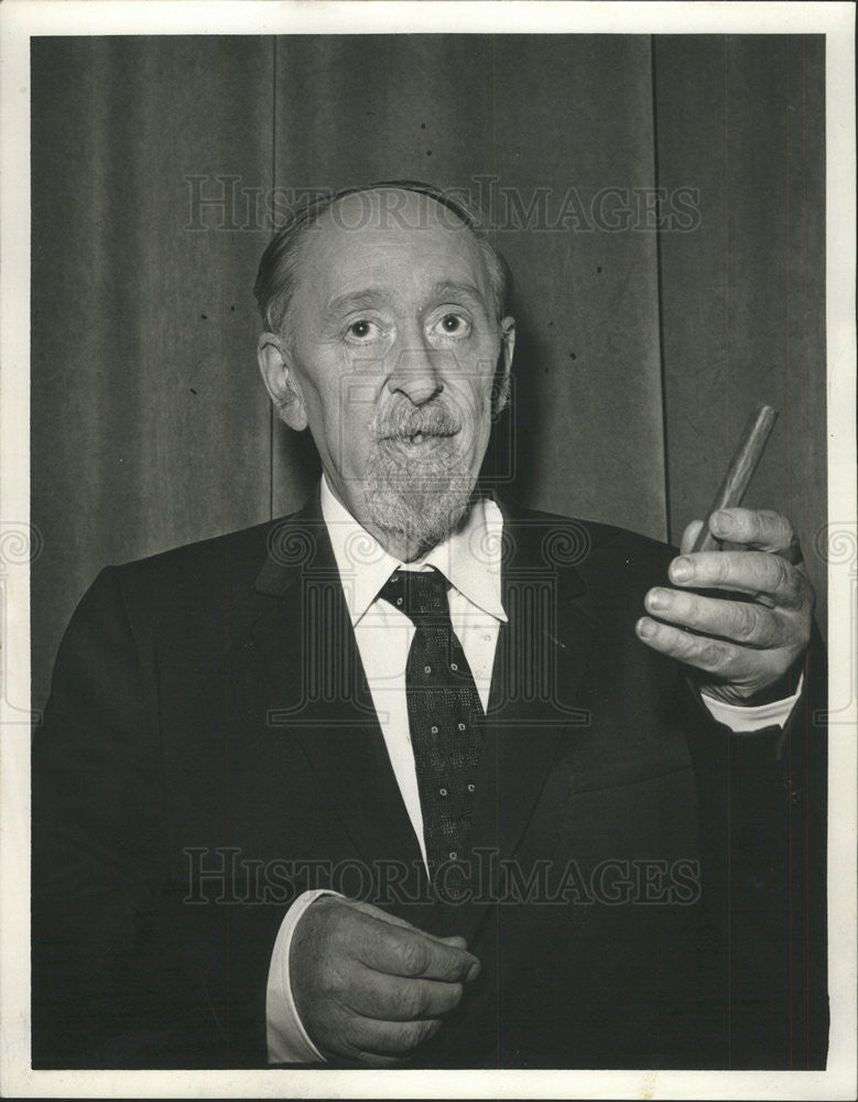 1957 Press Photo Author Elliot Paul of &quot;The Last Time I Saw Paris&quot; - Historic Images