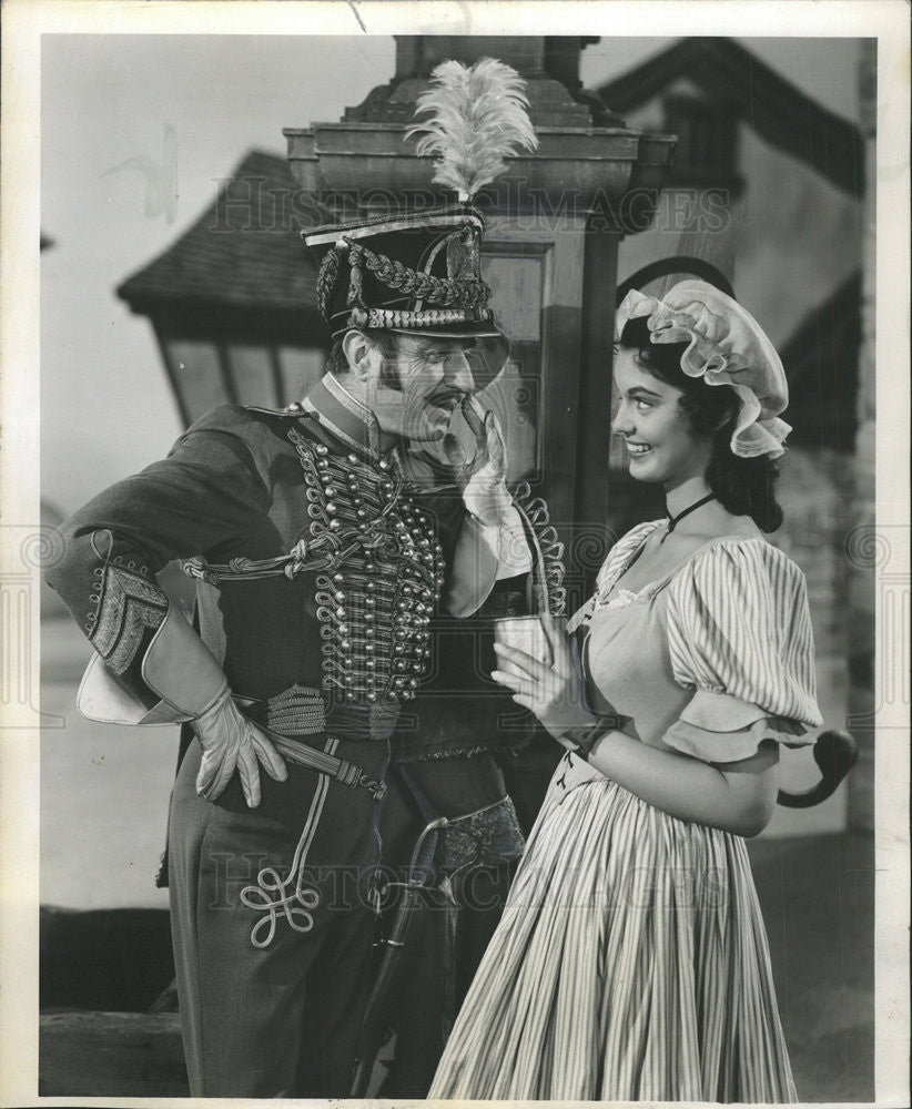 1954 Press Photo Actress Eugenia Paul How The Brigadier Won His Medal - Historic Images