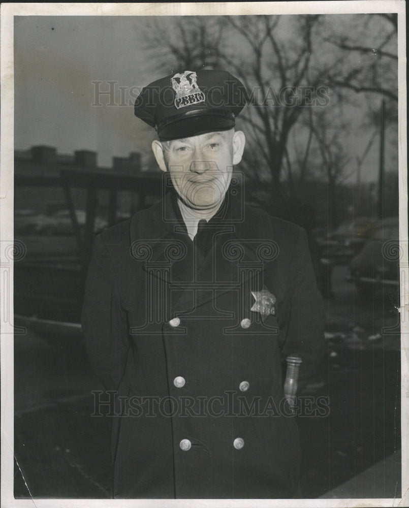 1952 Press Photo Ray Malone police officer Cragin District - Historic Images