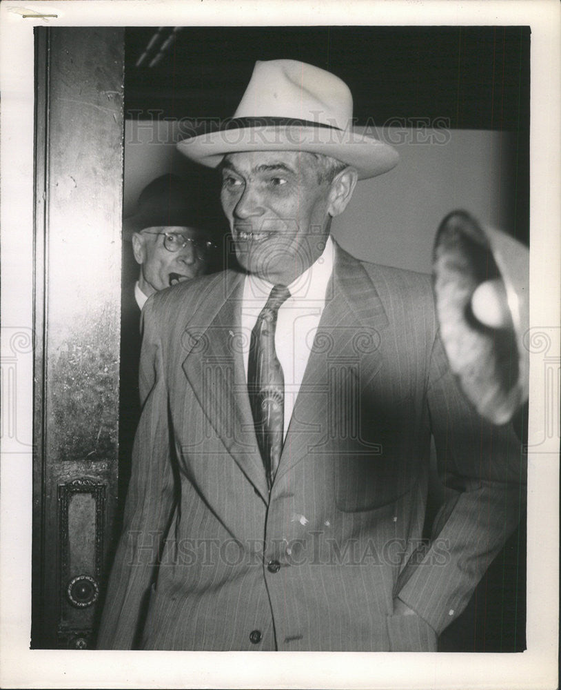 1953 Press Photo Policeman Patrick Maloney - Historic Images