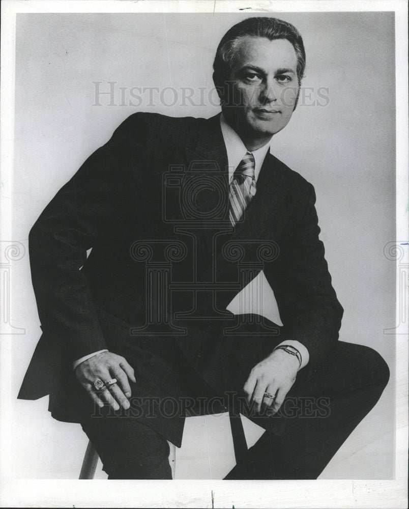 1969 Press Photo Glenn Roberts grooming consultant - Historic Images