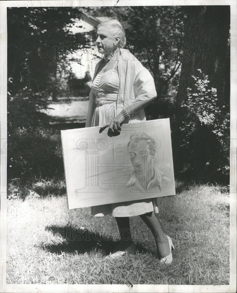 1953 Press Photo Author Miss Edith Roberts poses with her painting - Historic Images