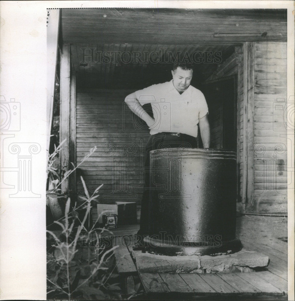 1960 Press Photo Williamson County Sheriff Dean West where body was found - Historic Images