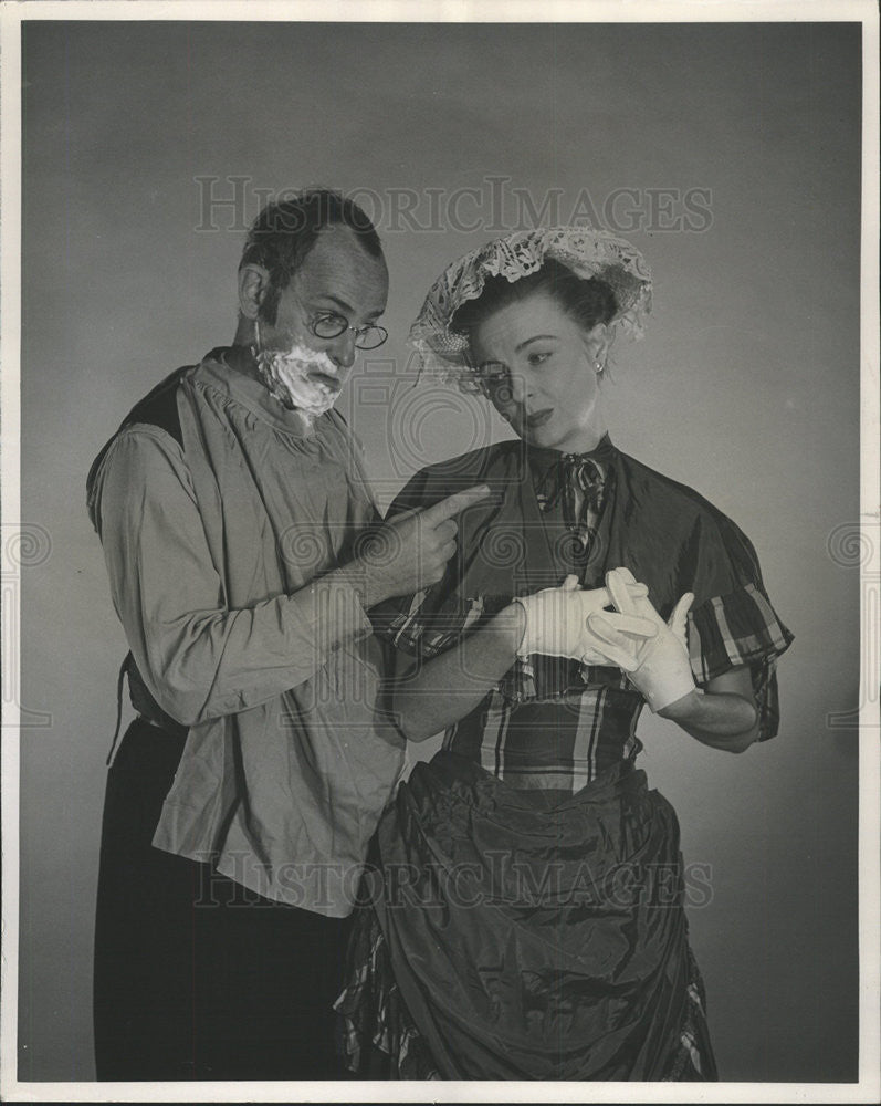 1958 Press Photo Bernard Hughes and Carole McCrory stars of &quot;The Matchmaker&quot; - Historic Images