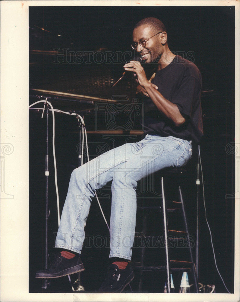 Press Photo Bobby McFerrin American vocalist conductor Don&#39;t Worry Be Happy hit - Historic Images