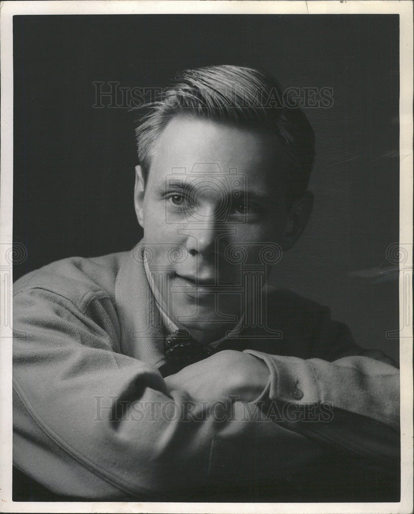 1953 Press Photo Bill Mullikin is doing his &quot;Truman Capote&quot; - Historic Images