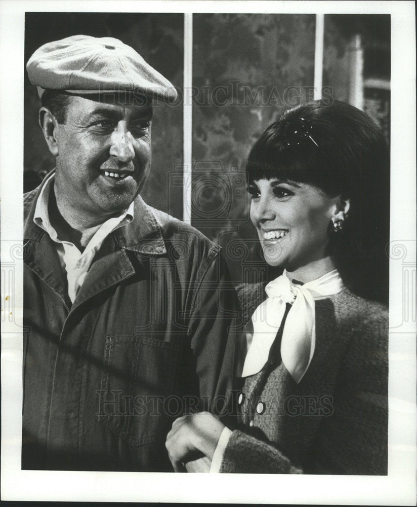 1969 Press Photo Jules Munshin Actor &quot;The Home Wrecker and The Window Washer&quot; - Historic Images