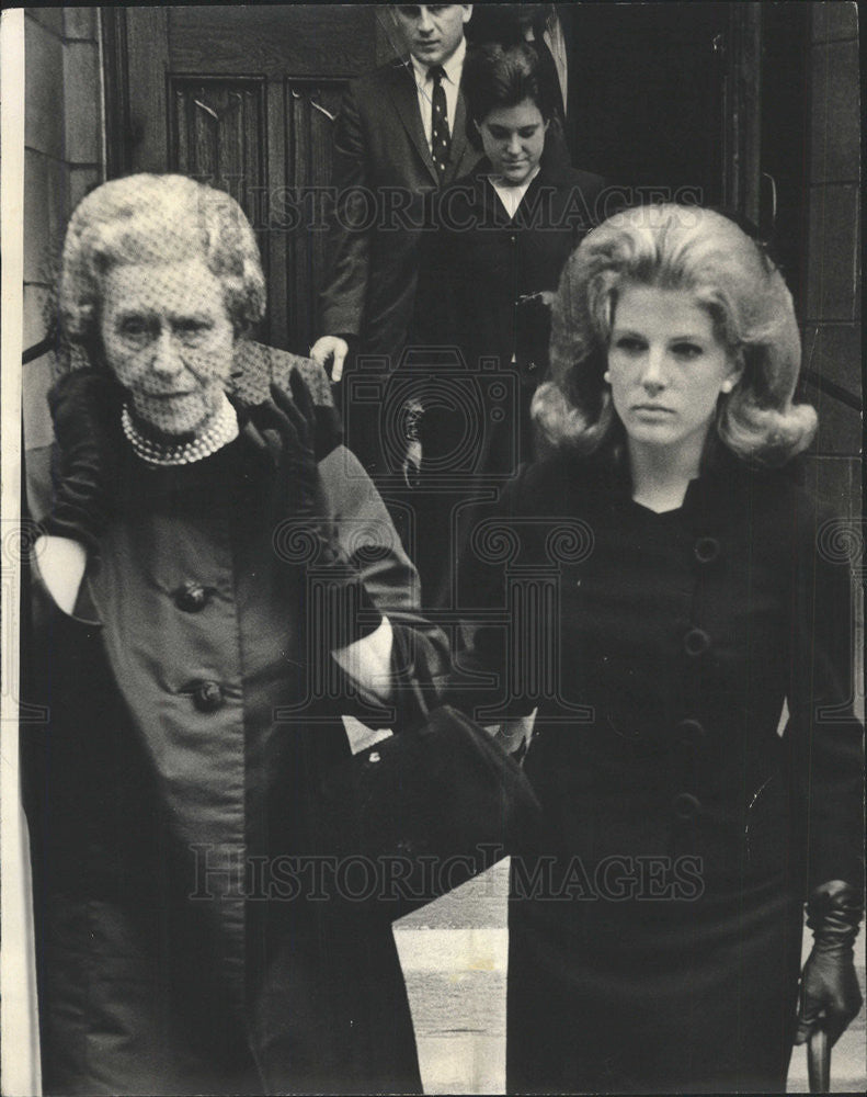1965 Press Photo Mrs Diego Suarez and Mrs Marshall C Field at funeral of Mr Field - Historic Images