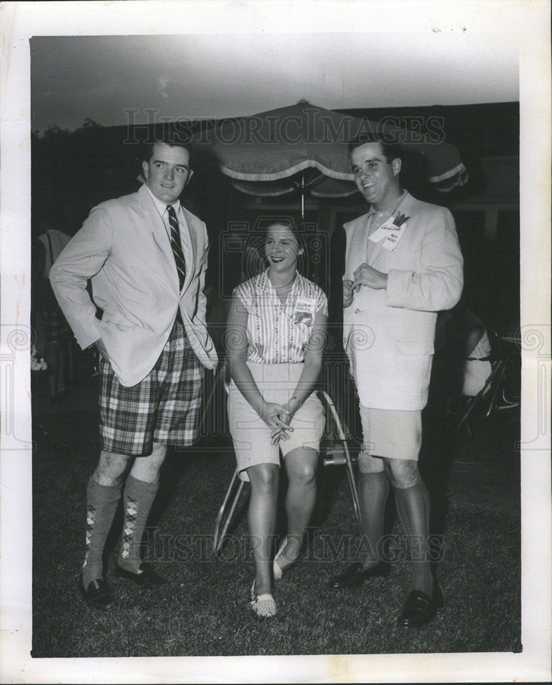 1956 Press Photo Gloria Green helped with arrangements for the party - Historic Images