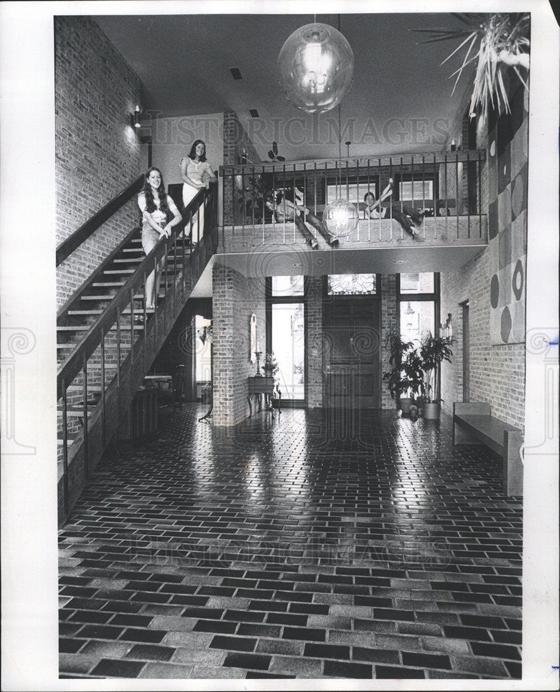 1975 Press Photo Ryan Tara McNally supersized foyer Northbrook home - Historic Images