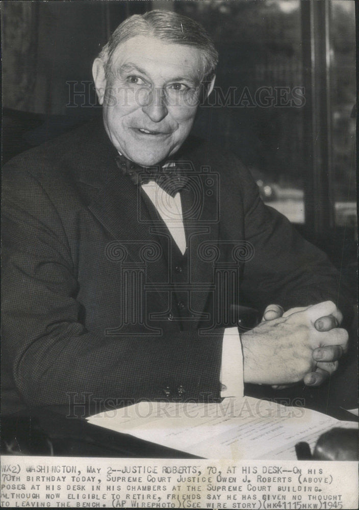 1945 Press Photo Supreme Court Justice Owen Roberts Court Chambers 70th Birthday - Historic Images