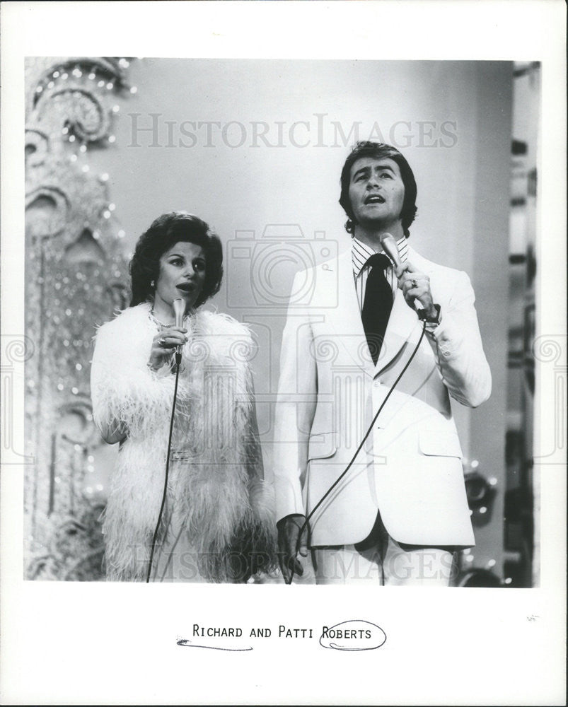 1975 Press Photo Singer Richard and Patti Roberts - Historic Images