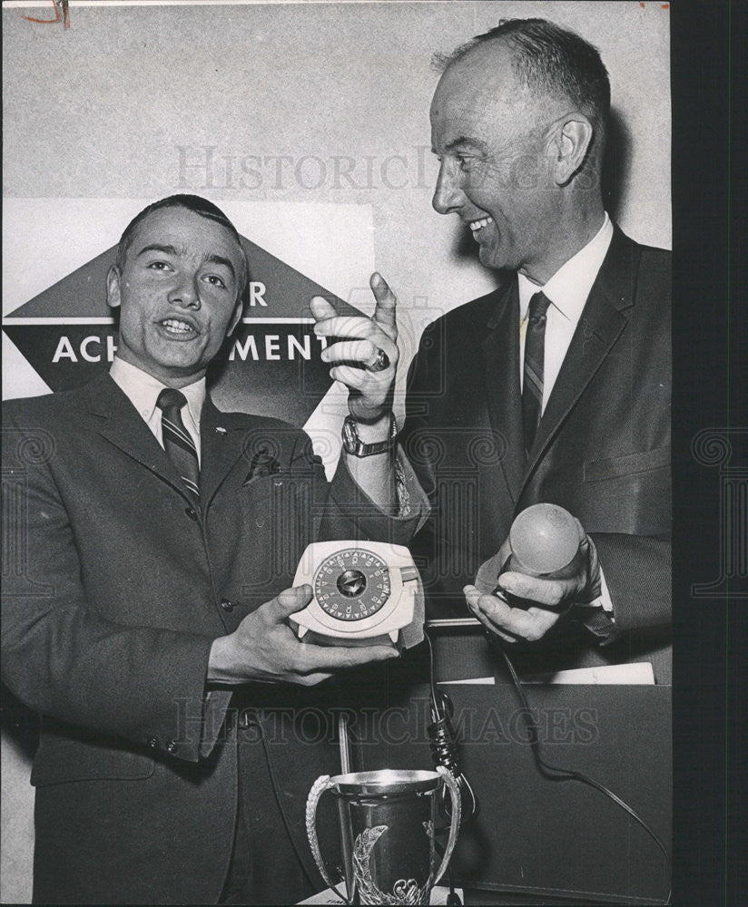 1967 Press Photo W. JEFFERY LATALL CHICAGO AREA&#39;S JUNIOR ACHIEVEMENT AWARD SALES - Historic Images