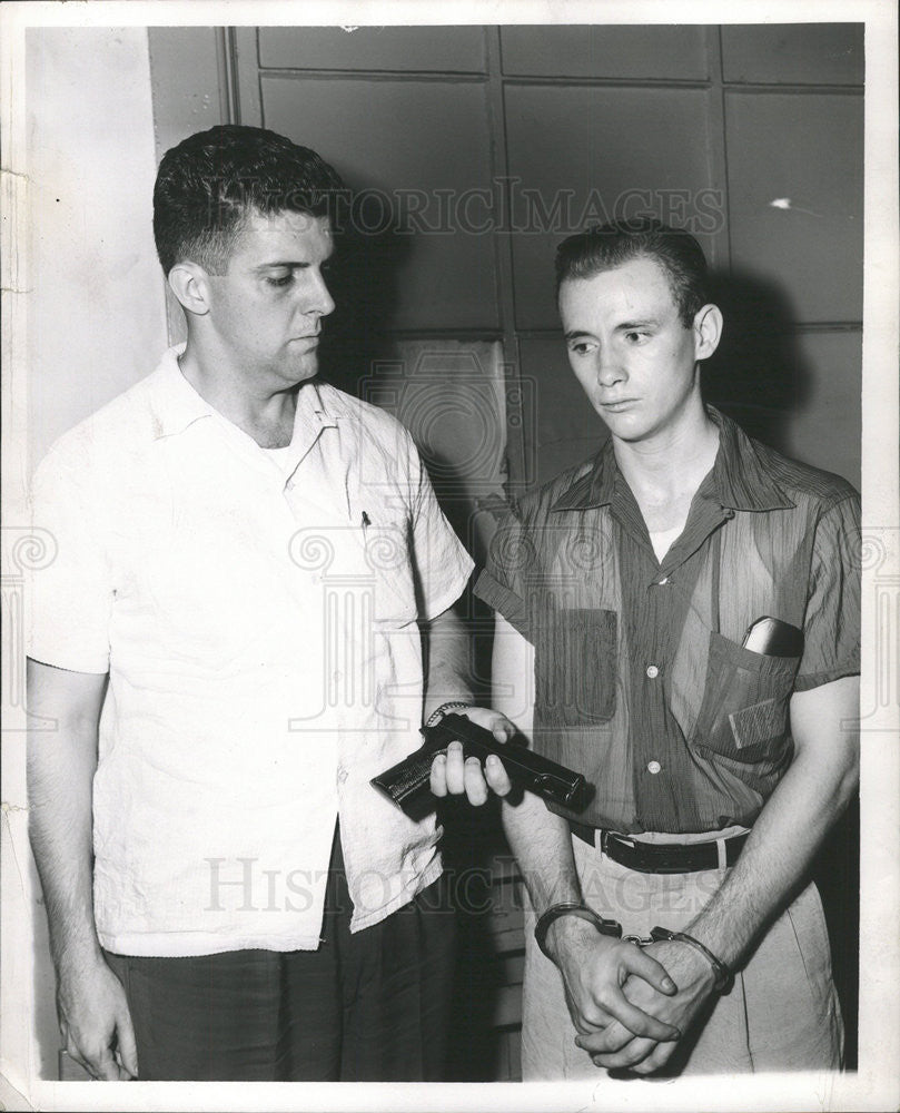 1953 Press Photo DE LAWRENCE LASTER OFFICER THOMAS DOWNS - Historic Images