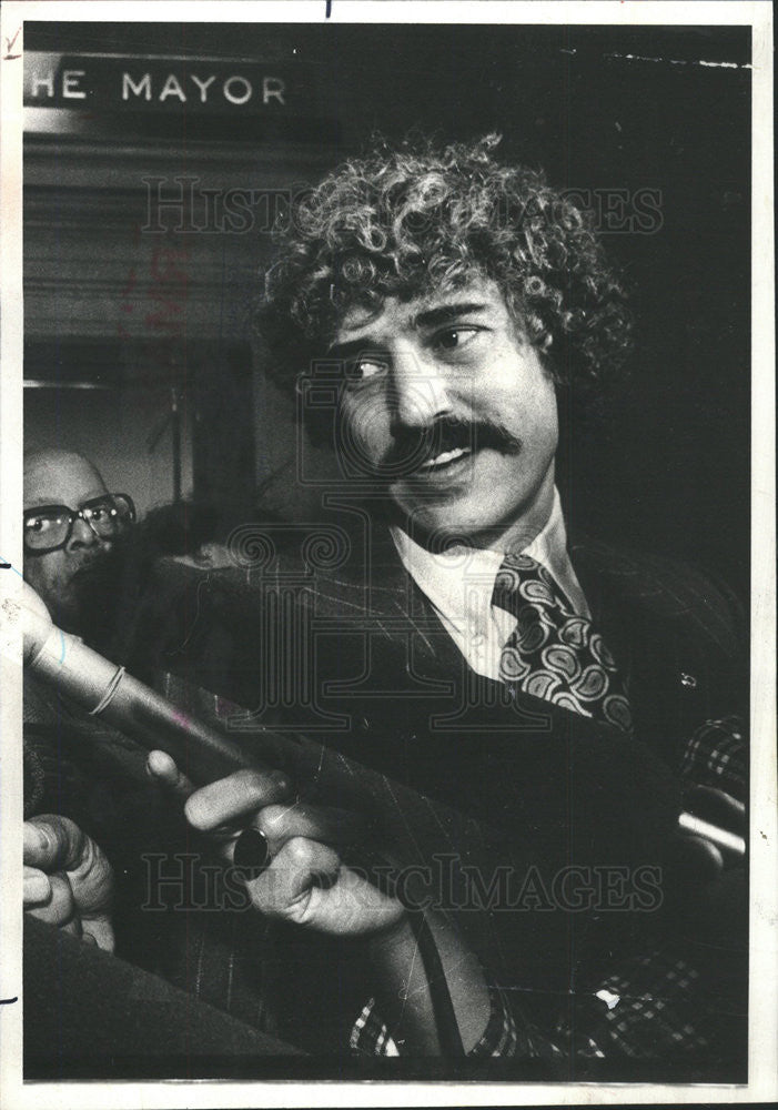 1978 Press Photo Fire Fighters' Union organizer Michael Lass Mayor Bilandic - Historic Images