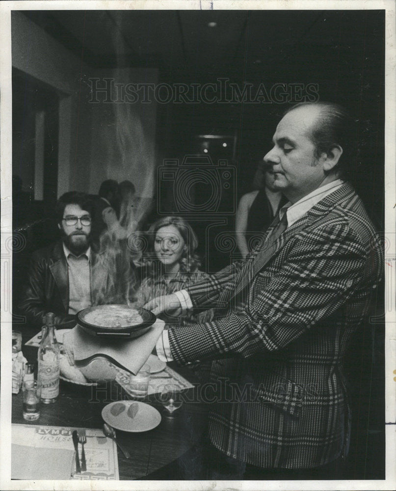 1977 Press Photo George Laskaris Owner Olymphia House Restaraunt - Historic Images