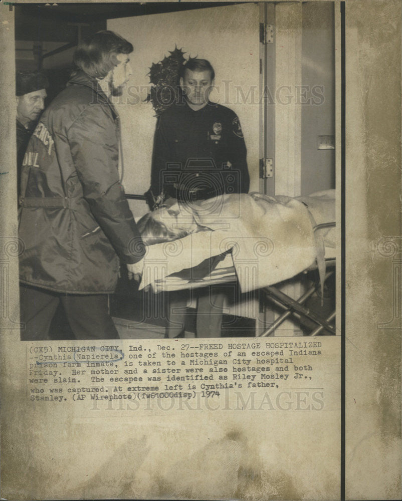 1974 Press Photo Cynthia Vapierela Surived Hostage Ordeal - Historic Images