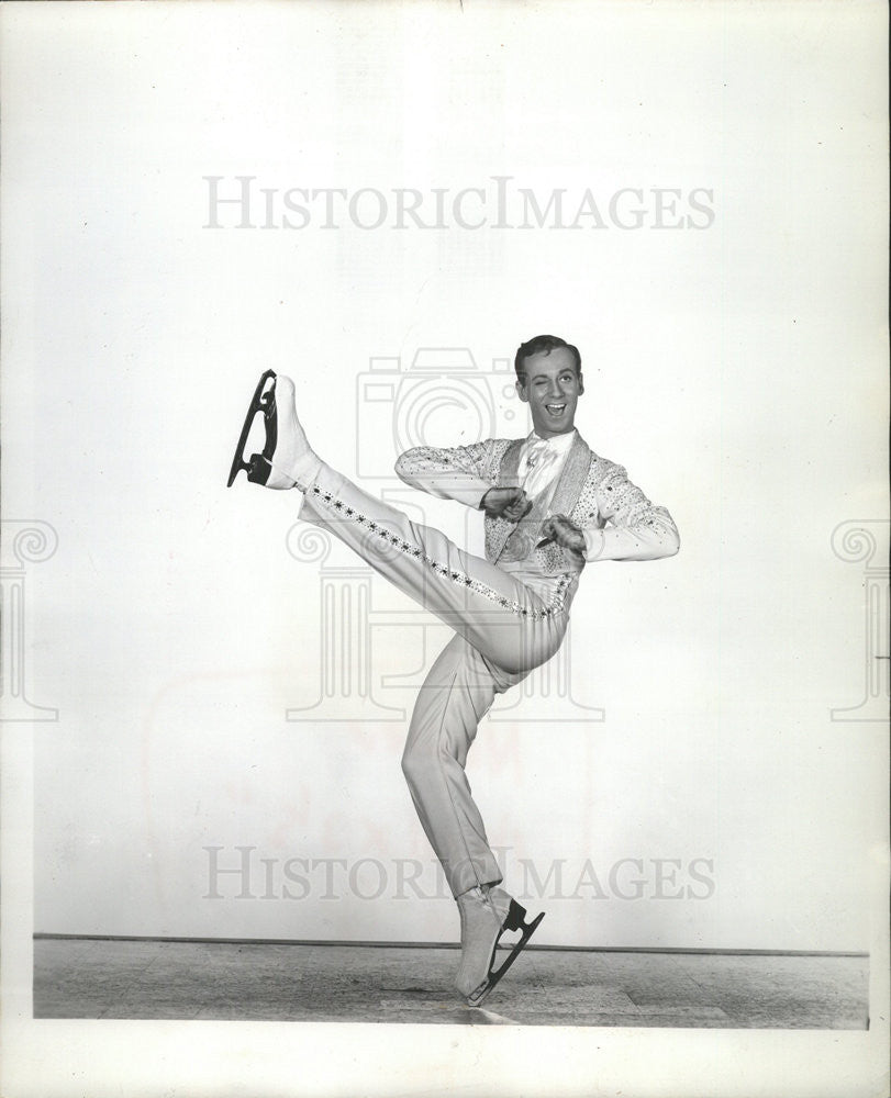 1961 Press Photo Fred Napier on ice in Boulevard Room - Historic Images