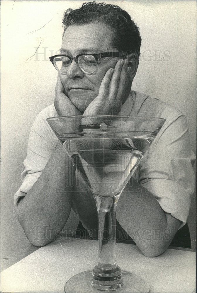 1965 Press Photo City Editor Bob Rose Takes A Look At A Giant Martini Drink - Historic Images