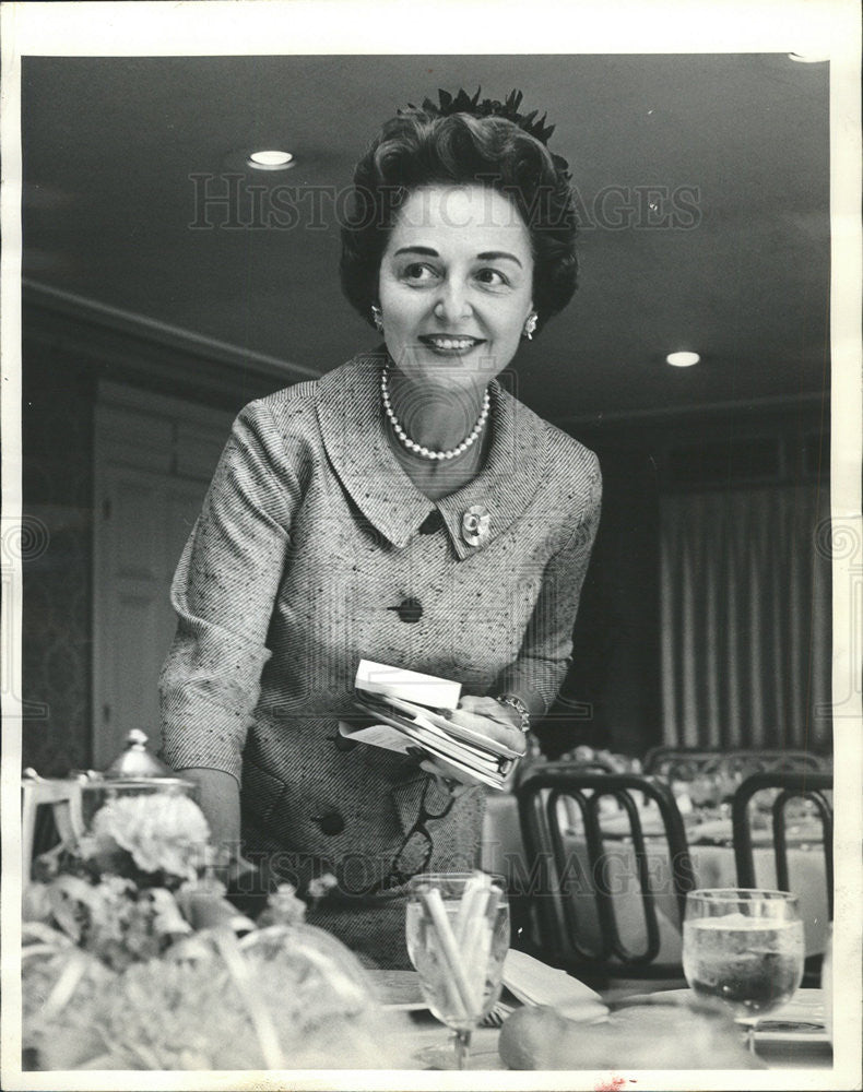 1965 Press Photo Mrs Charles L McEvoy - Historic Images
