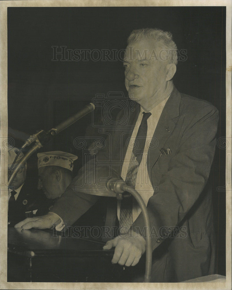 1958 Press Photo Dr William M McGovern,professor at Northwestern - Historic Images