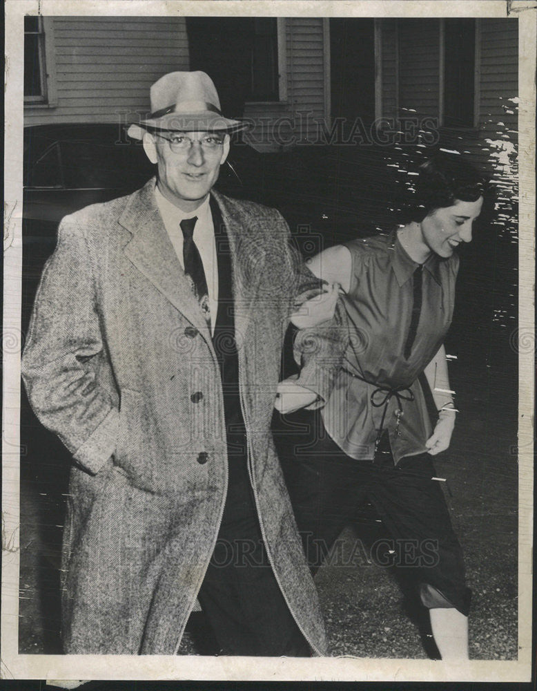 1955 Press Photo Robert McGinley  with his wife bank cashier that was held - Historic Images