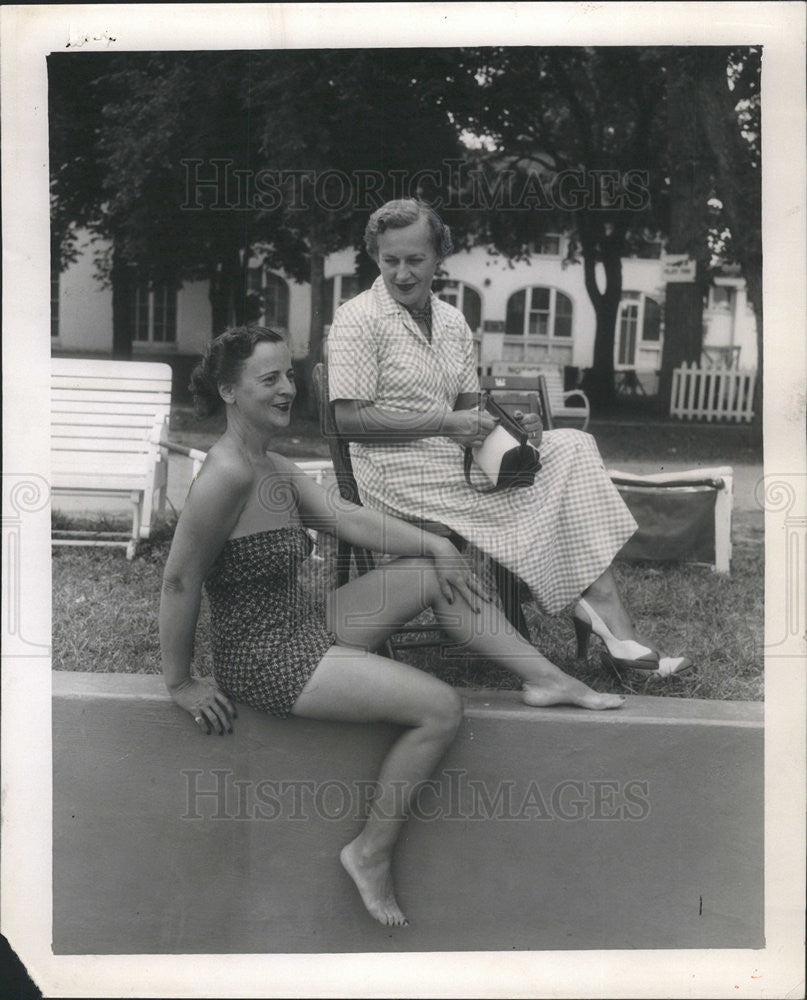 1952 Press Photo Mrs Neal McNutt In bathing Suit At South Shore Country Club - Historic Images