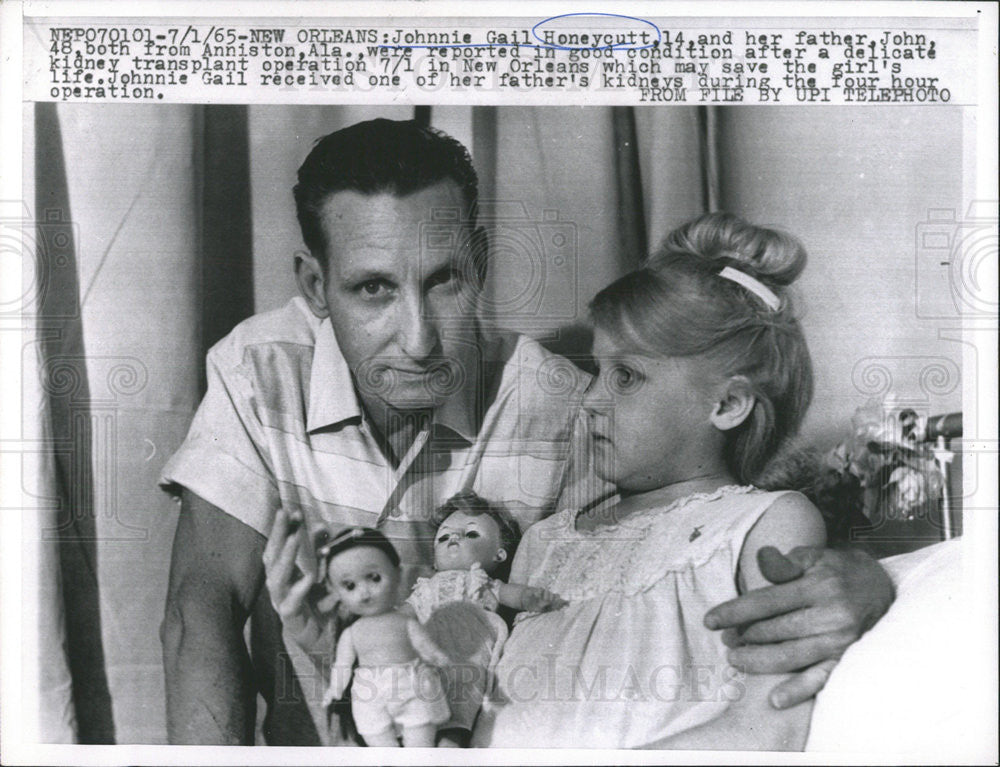 1965 Press Photo Jonnie Gail Honeycutt and dad  John after her liver transplant - Historic Images