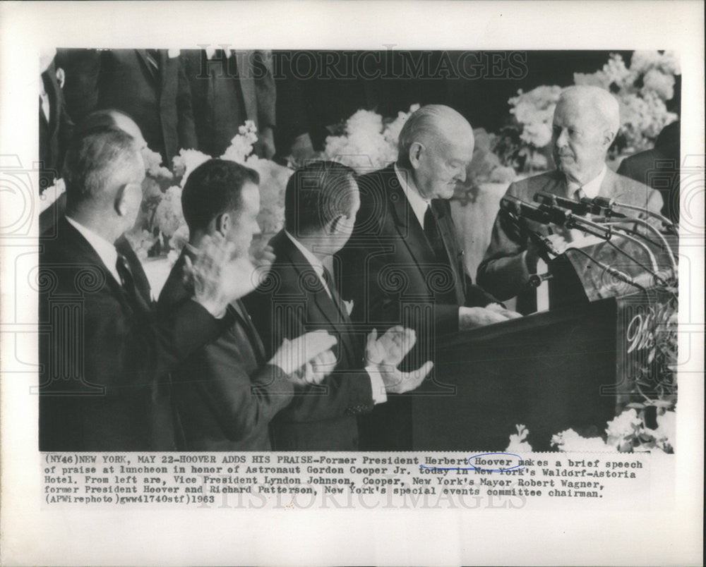 1963 Press Photo Former President Herbert Hoover speech Astronaut Gordon Cooper - Historic Images